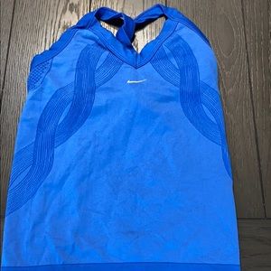 Nike fit dry workout top